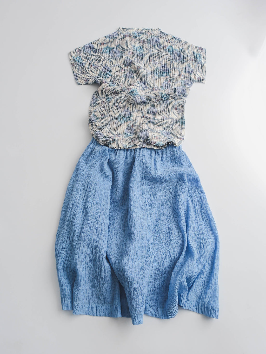 VINTAGE PLEATS BLUE VINVERT/ FLORAL/ HIGH NECK T-SHIRT