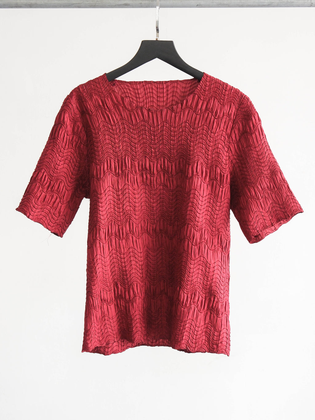 VINTAGE PLEATS RED NICCOLE T-SHIRT