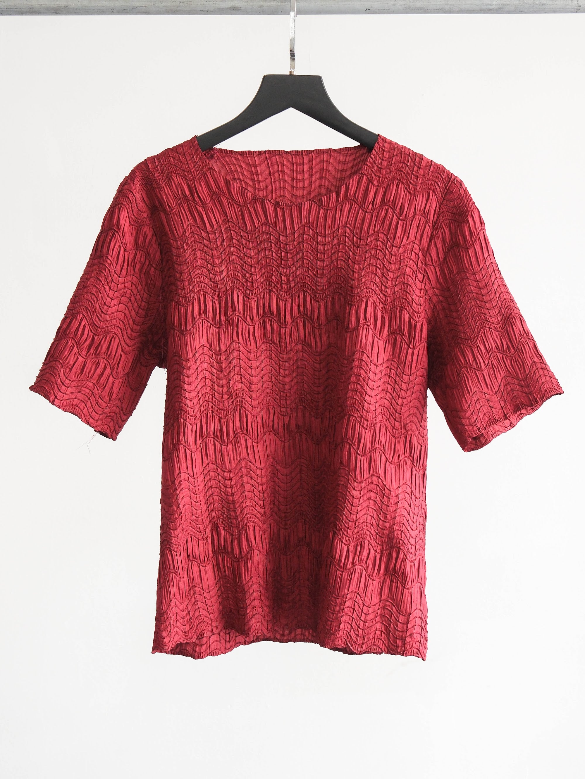 VINTAGE PLEATS RED NICCOLE T-SHIRT
