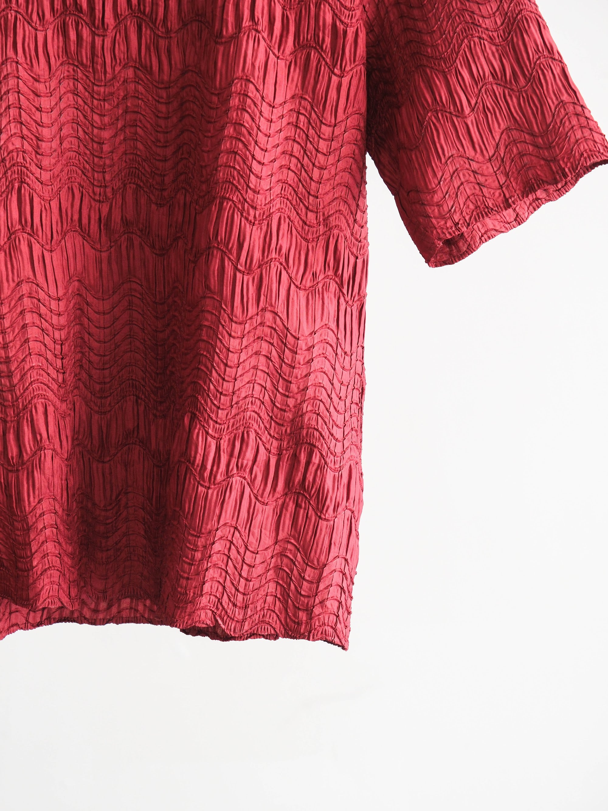 VINTAGE PLEATS RED NICCOLE T-SHIRT