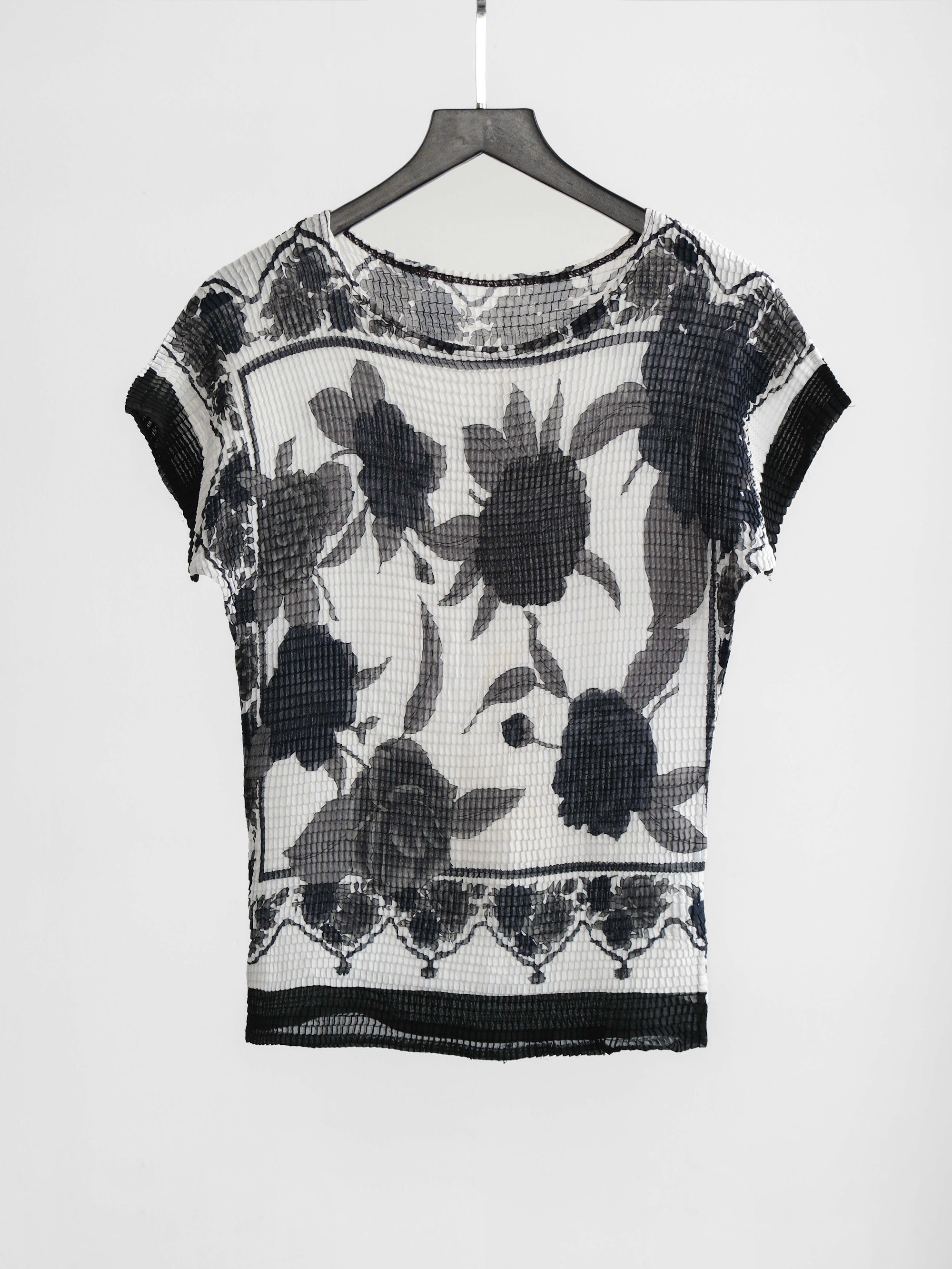 VINTAGE PLEATS WHITE "JANEL JUDE" GRAPHIC T-SHIRT