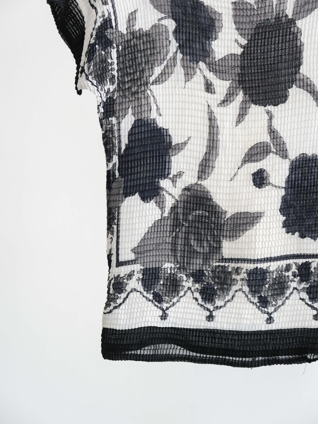 VINTAGE PLEATS WHITE "JANEL JUDE" GRAPHIC T-SHIRT